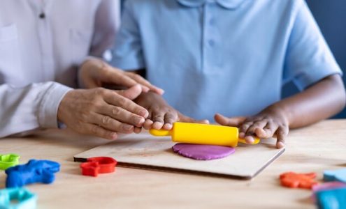 Rola terapii integracji sensorycznej w rozwoju dzieci: jakie korzyści niesie za sobą odpowiedni sprzęt terapeutyczny?