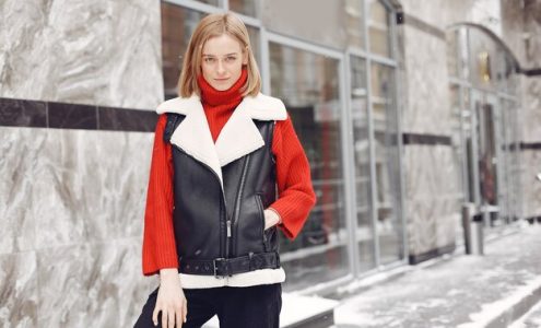 Jak nosić warstwowe stylizacje z długimi kamizelkami dla maksymalnego komfortu i elegancji