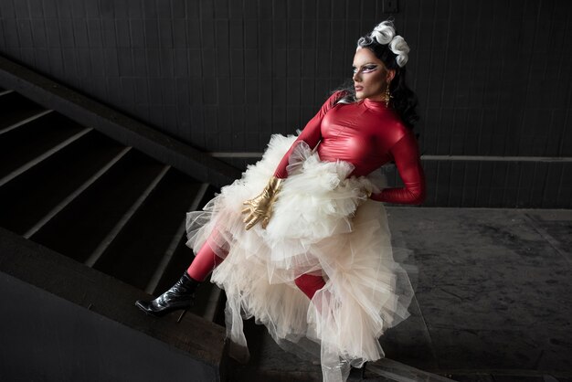 Jak wybrać idealną czerwoną sukienkę tiulową na studniówkę dla sylwetki plus size?