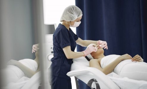 Jakie korzyści przynosi uczestnictwo w profesjonalnych szkoleniach z medycyny estetycznej?