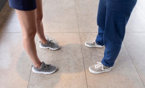 Jak odpowiednio dobrać obuwie medyczne do długich godzin pracy?