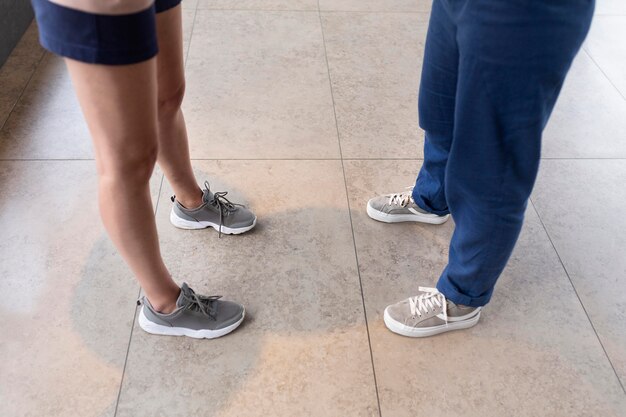 Jak odpowiednio dobrać obuwie medyczne do długich godzin pracy?