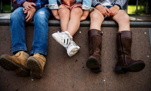 Jak wybrać idealne obuwie dla dzieci na chłodniejsze dni, które wspiera zdrowy rozwój stóp?