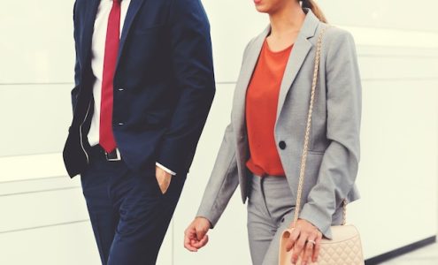Jak moda i uroda mogą wpływać na pierwsze wrażenie podczas spotkania?
